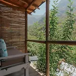 The Fabric Lounge فاراليا