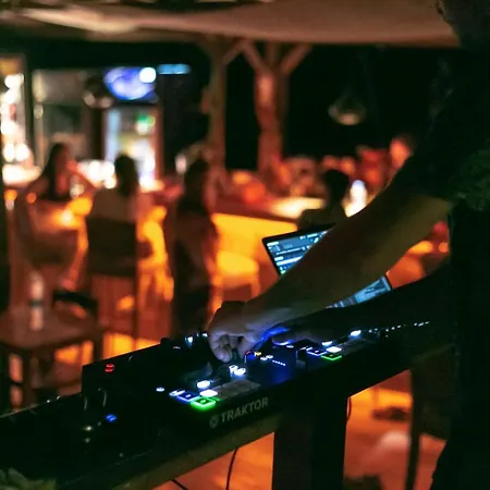 The Fabric Lounge מלון